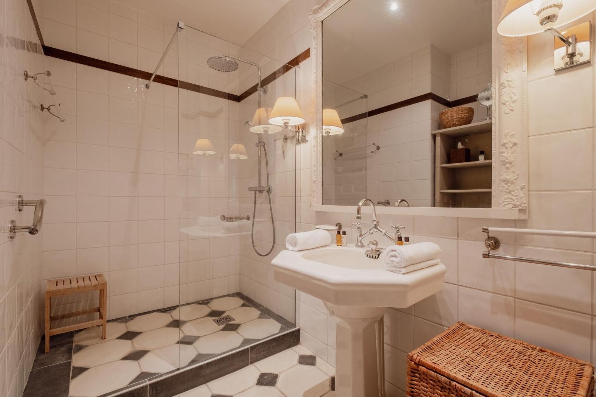 Veeve - Gilded Dreams Apartment