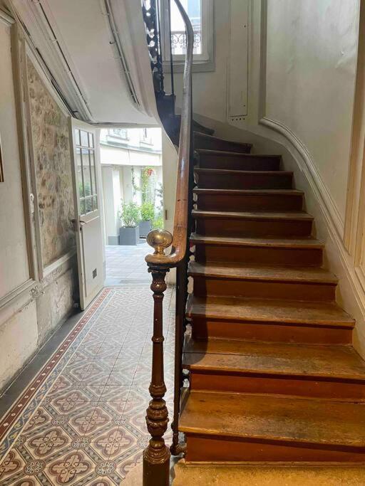 Superbe Montmartre, Rue Des Abbesses Apartment Paris