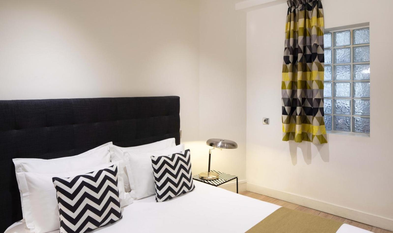 De La Gaite Hotel