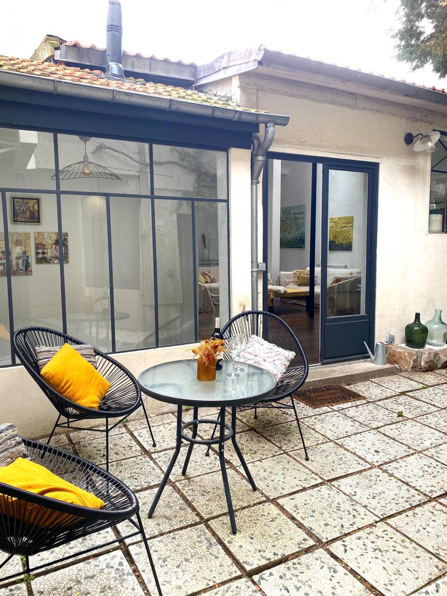 Artist's - & Private Courtyard - 200m2 *