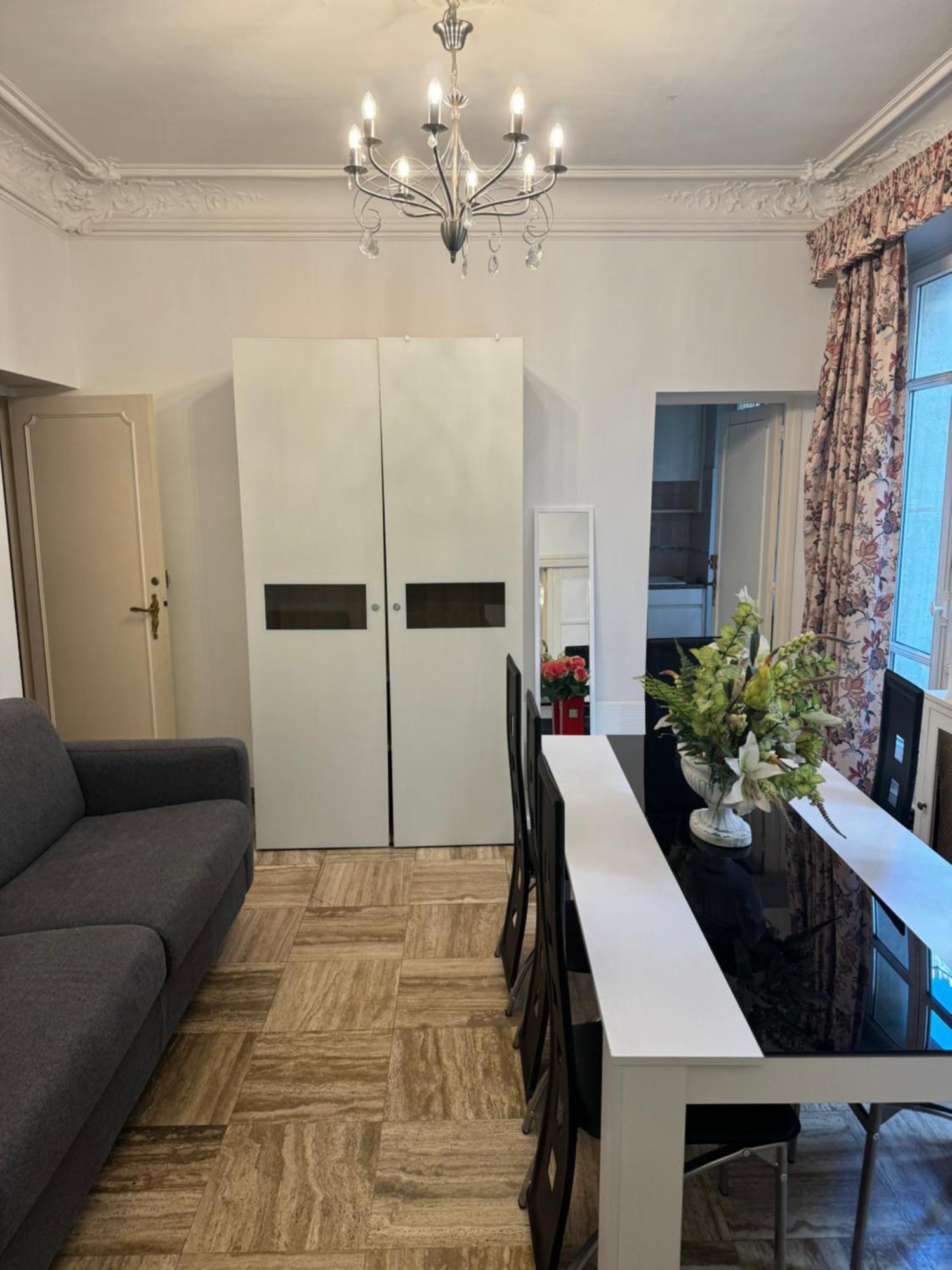 3 Pieces 64 M2 Dans 16, 2 Minutes Du Metro Michel Ange Auteuil, 6 Personnes * Paris