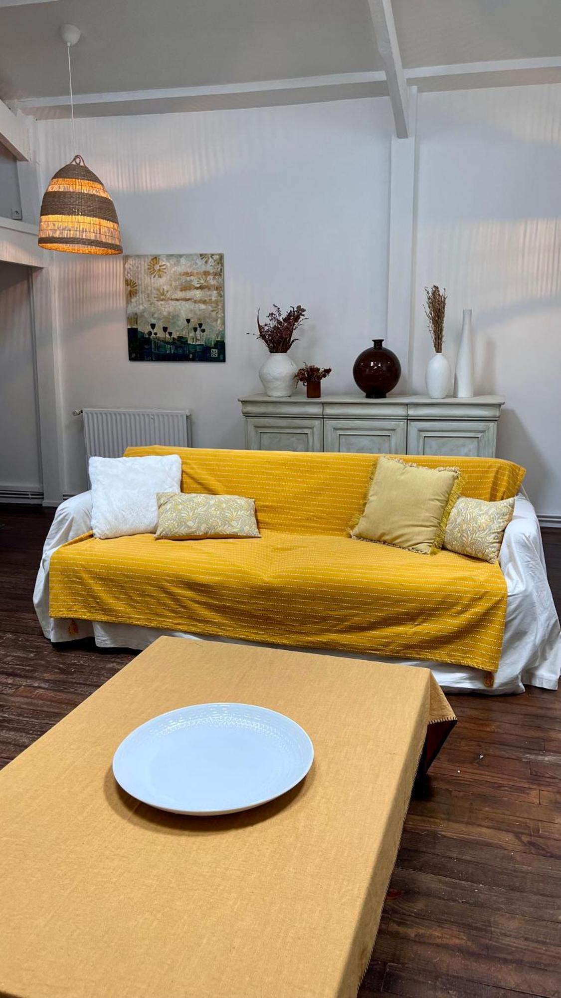 Artist's - & Private Courtyard - 200m2 Pousada