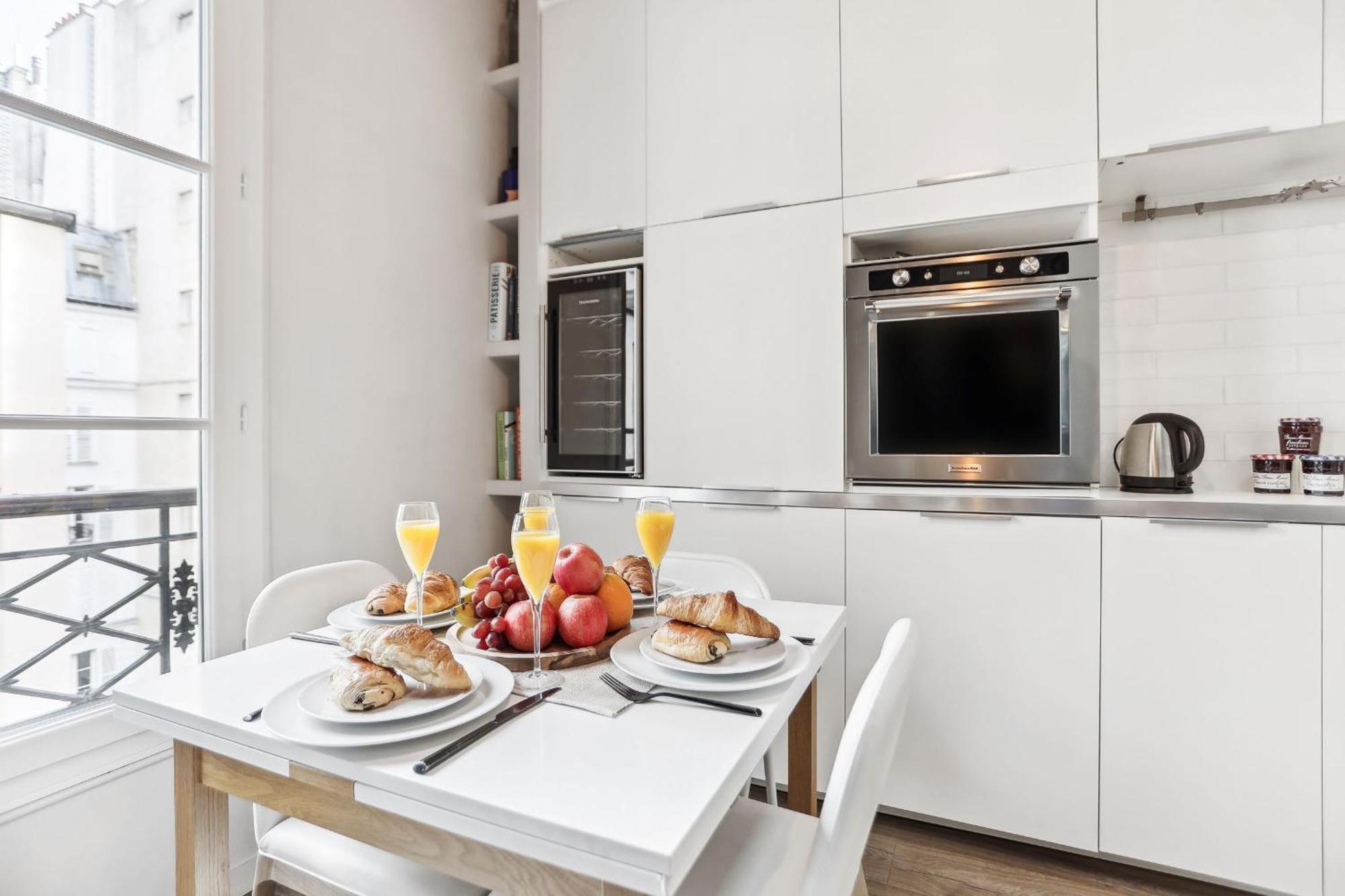 Eiffel Tower & Champ De Mars - 1br - Cityapartmentstay Apartment *
