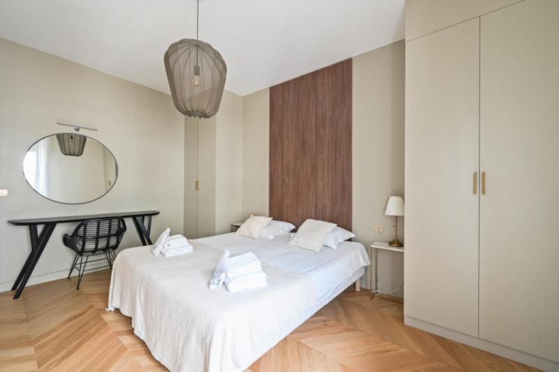 293 Arc De Triomphe - Superb Paris