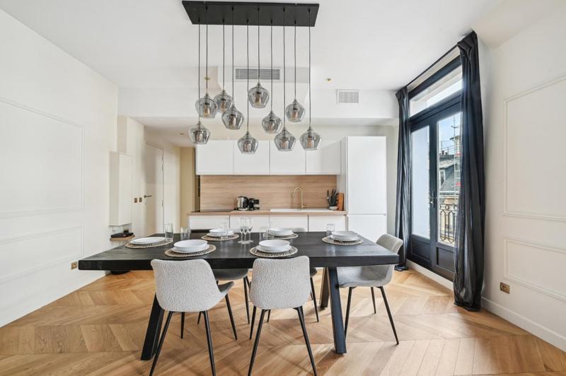 293 Arc De Triomphe - Superb Apartment