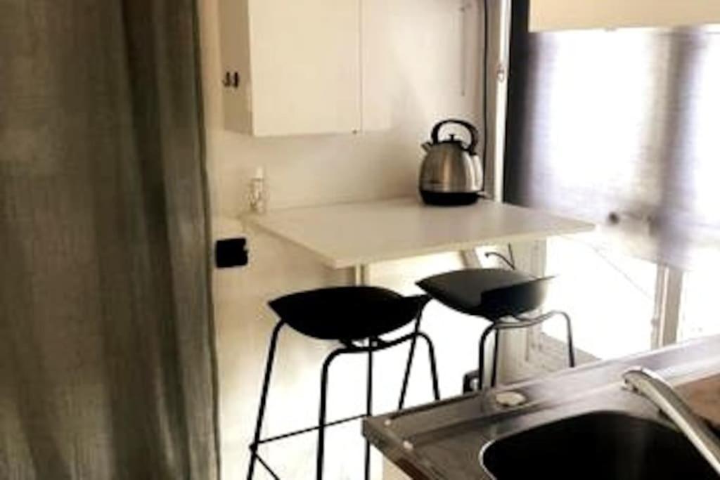 Real Bed, Elevator, Quiet And Light Apartment Paris