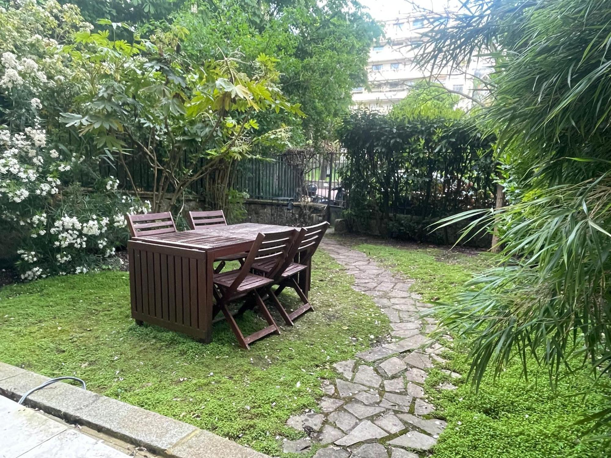 Avec Parking Apartment *