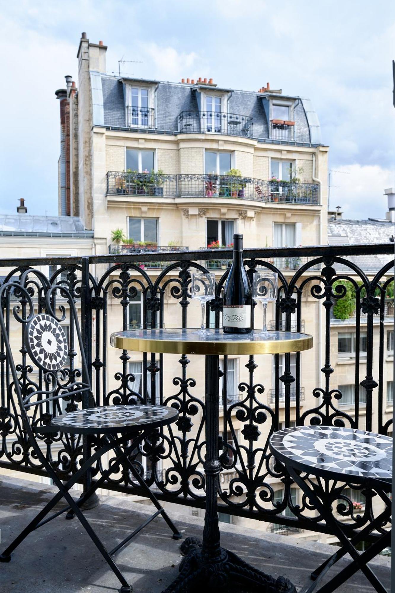 Design Equipe Avec Balcon
