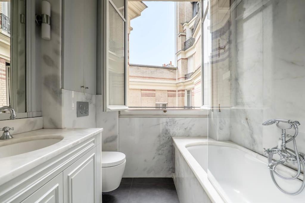 Goodguest- Luxe Trocadero Tour Eiffel 4pax *