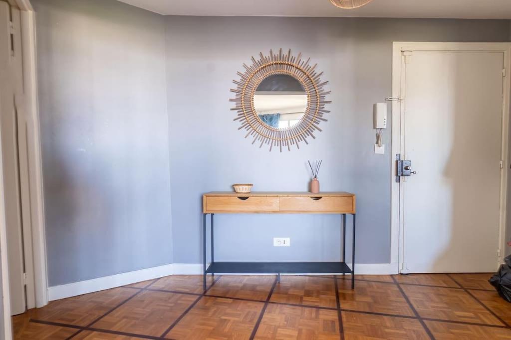 Charming 1br Flat With Balcony - Central * Paris
