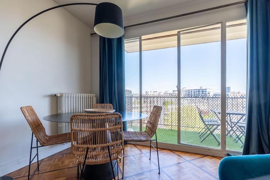 Charming 1br Flat With Balcony - Central
