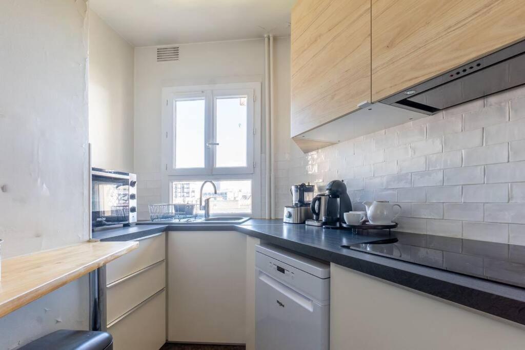Apartment Charming 1br Flat With Balcony - Central