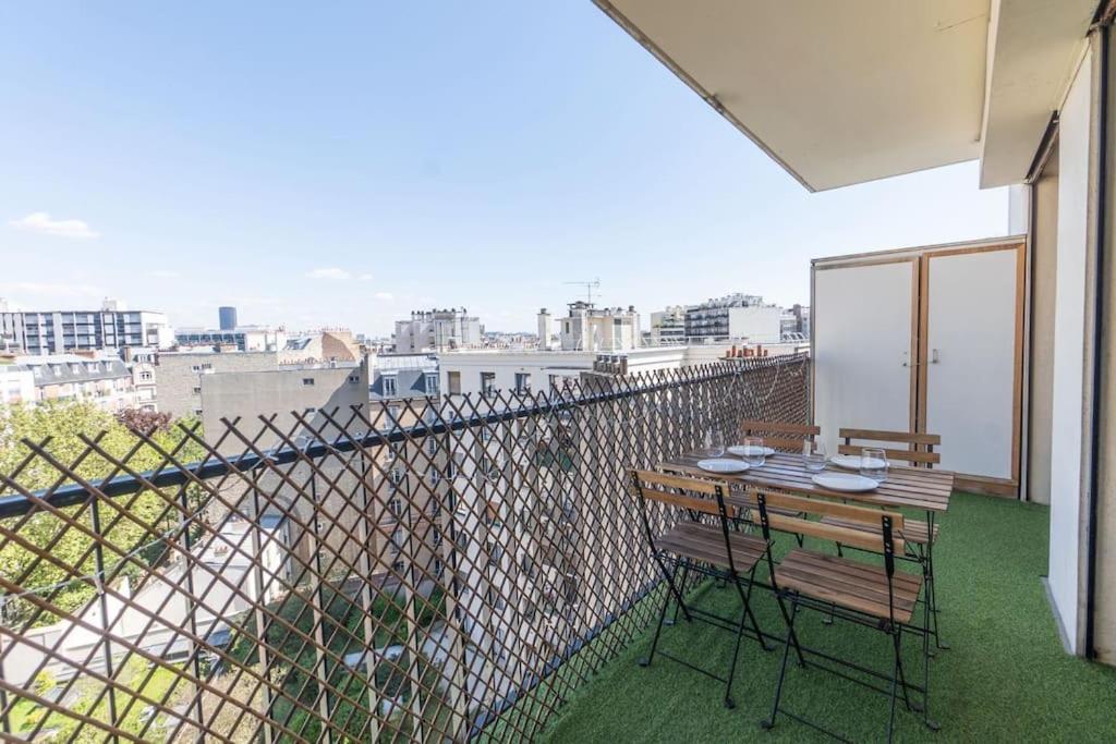 Charming 1br Flat With Balcony - Central Paris