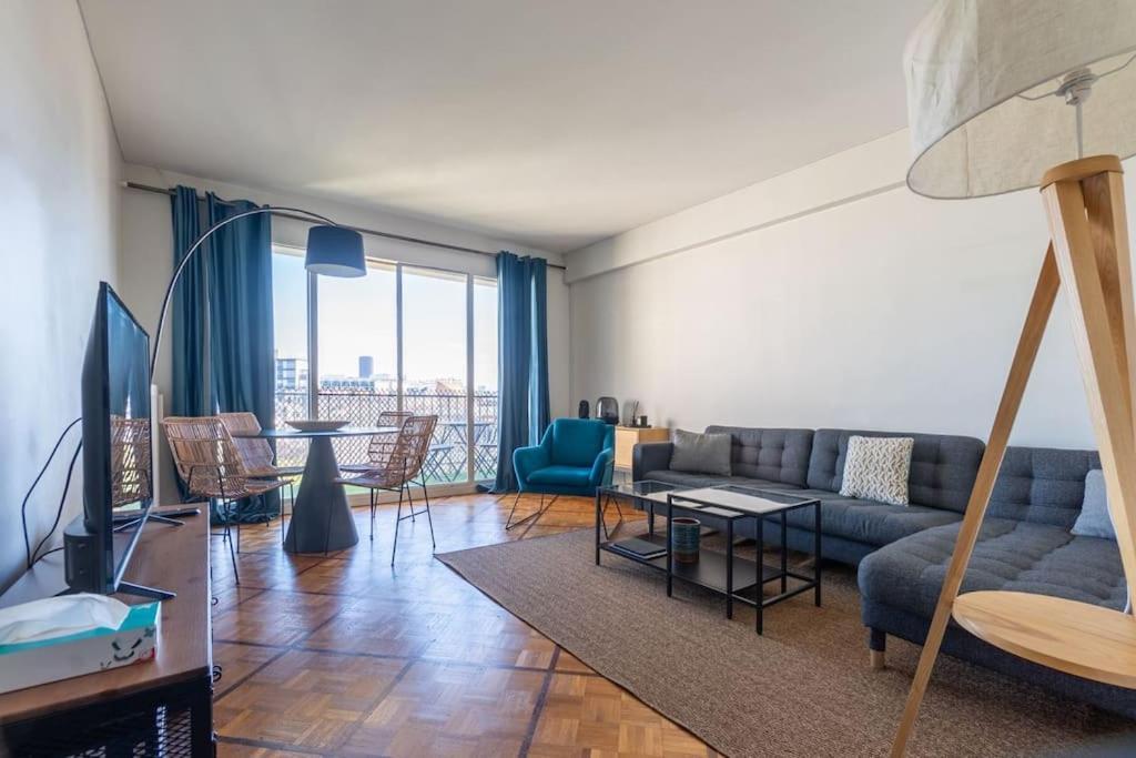 Charming 1br Flat With Balcony - Central Apartment