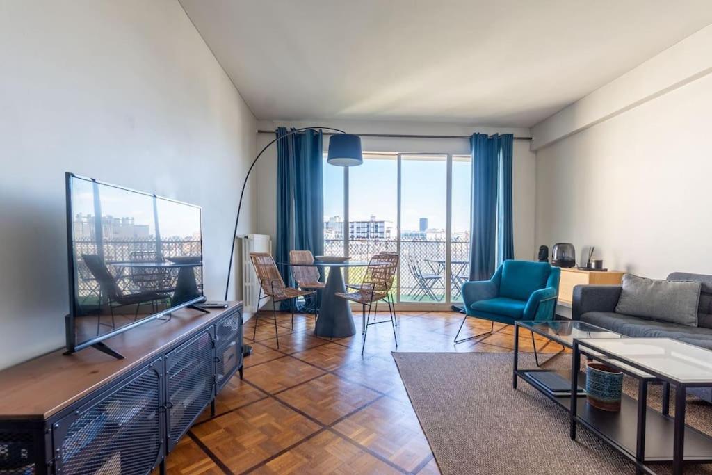 Apartment Charming 1br Flat With Balcony - Central