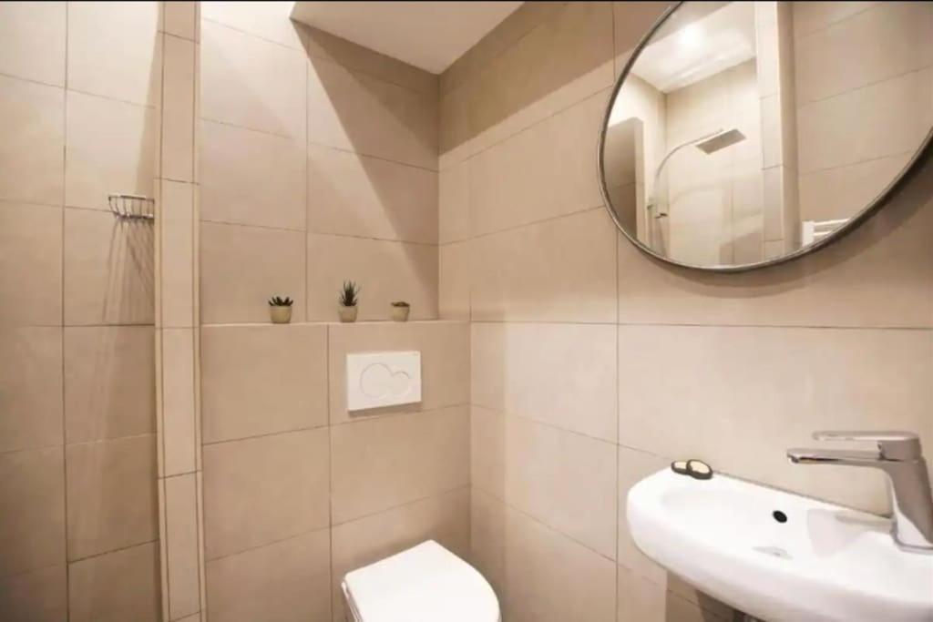 Apartment Au Coeur Des Batignolles Paris
