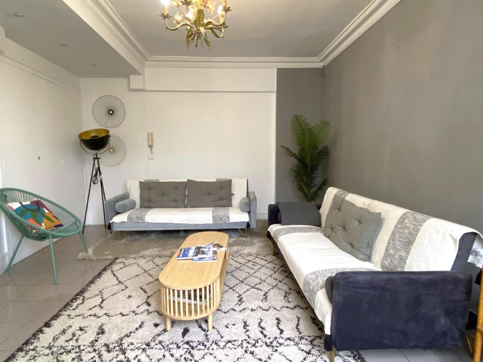 Des Champs Elysees Apartment *