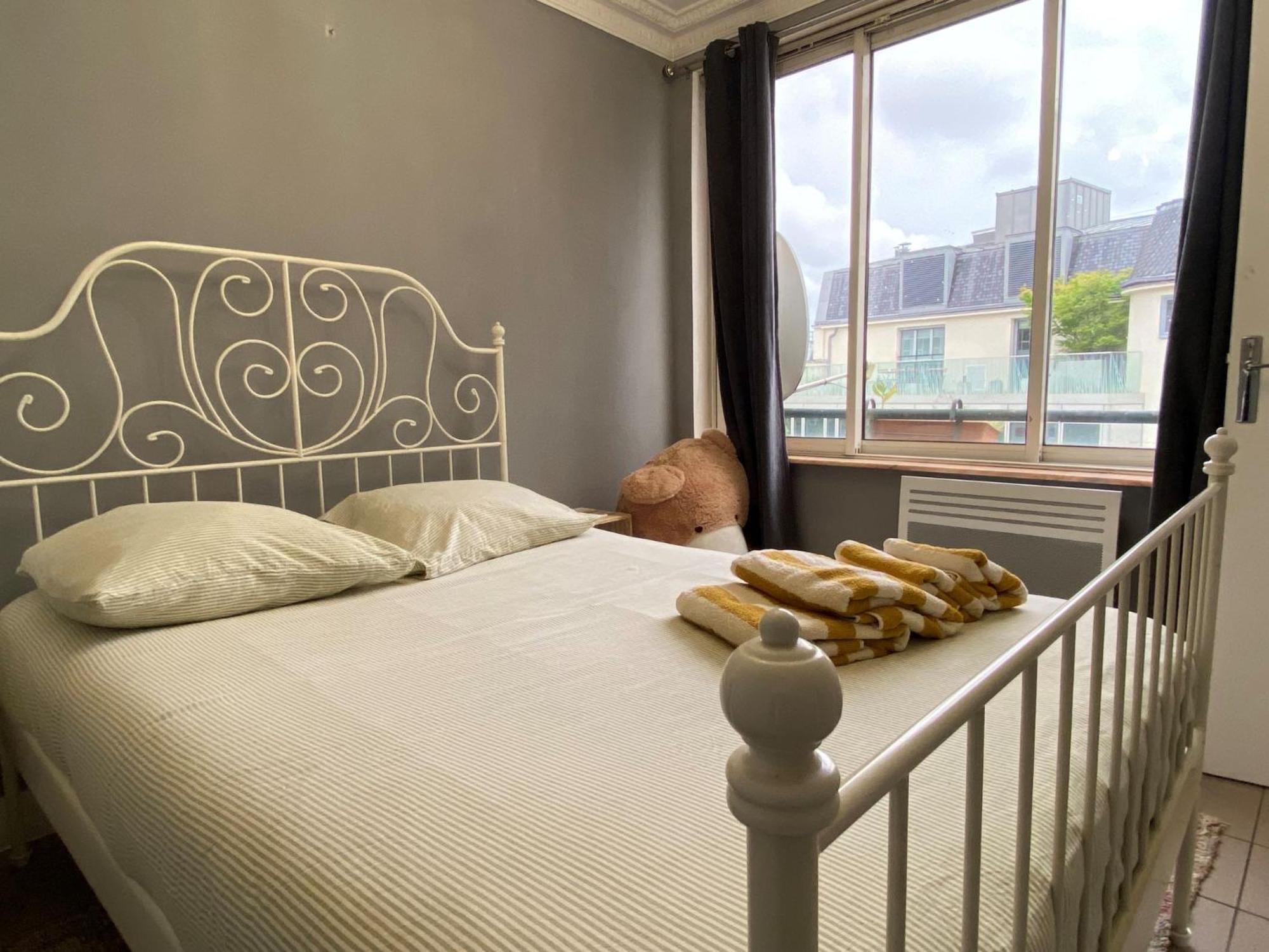 Des Champs Elysees Apartment Paris