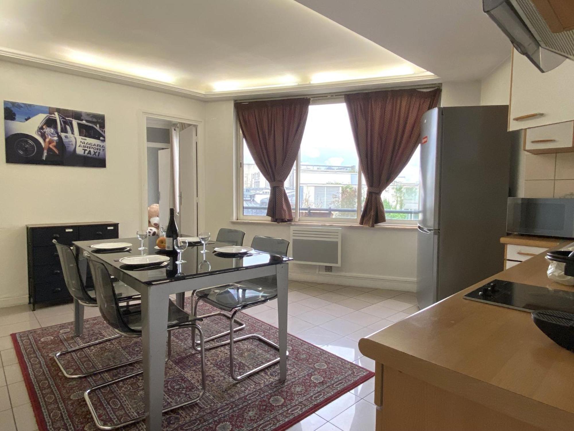 Des Champs Elysees Apartment Paris