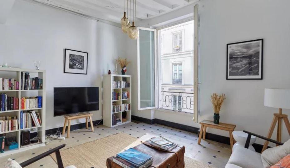 Les Secrets De La Rue Dauphine Apartment Paris
