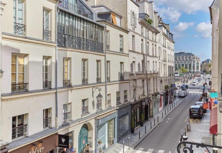 Les Secrets De La Rue Dauphine Paris