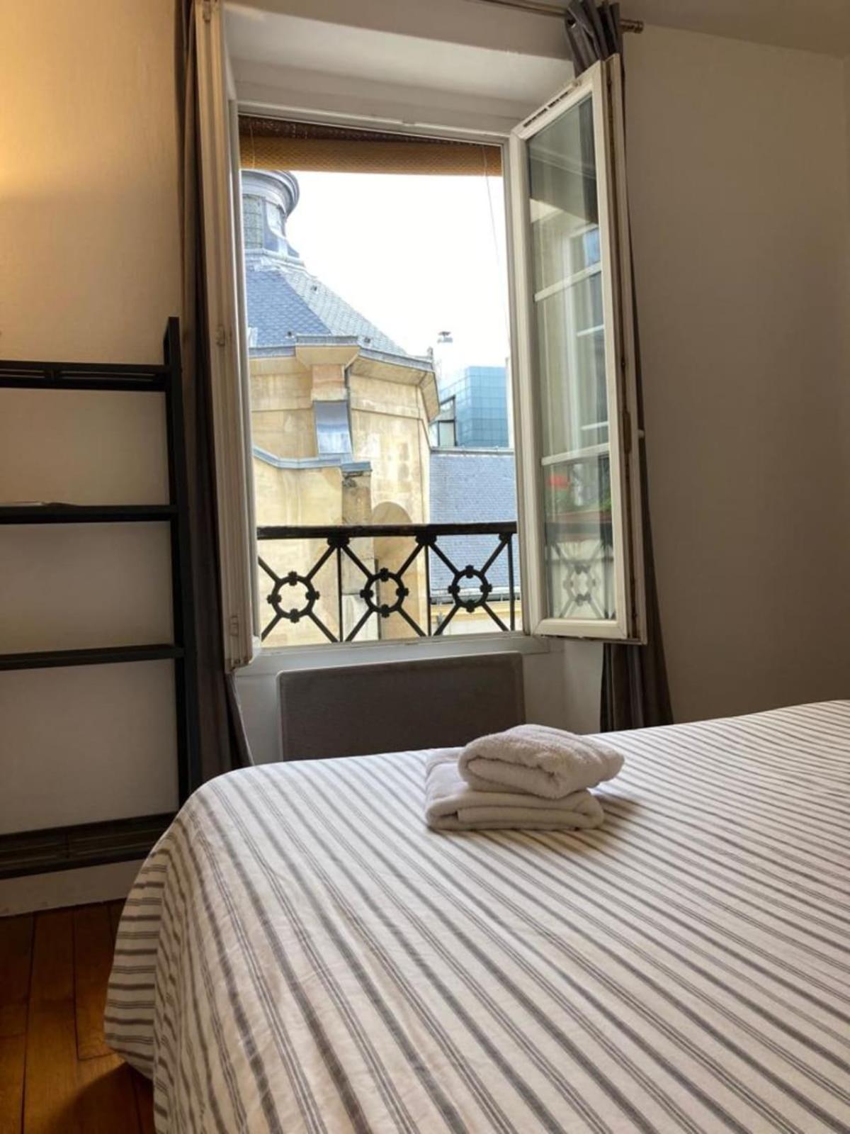 37m At 2 Steps From The Place Des Vosges
