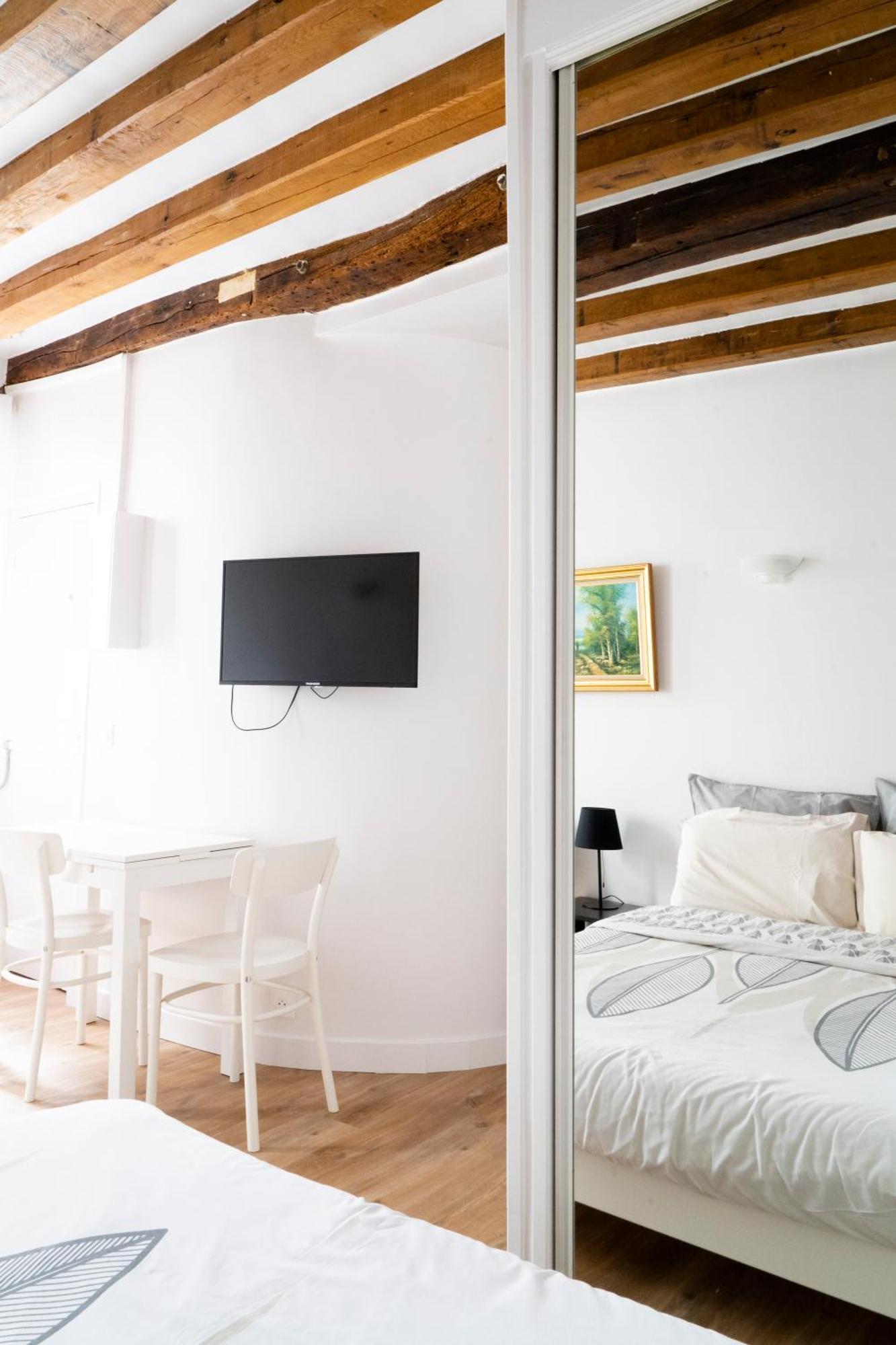 Le 64 Rue Chapon Apartment