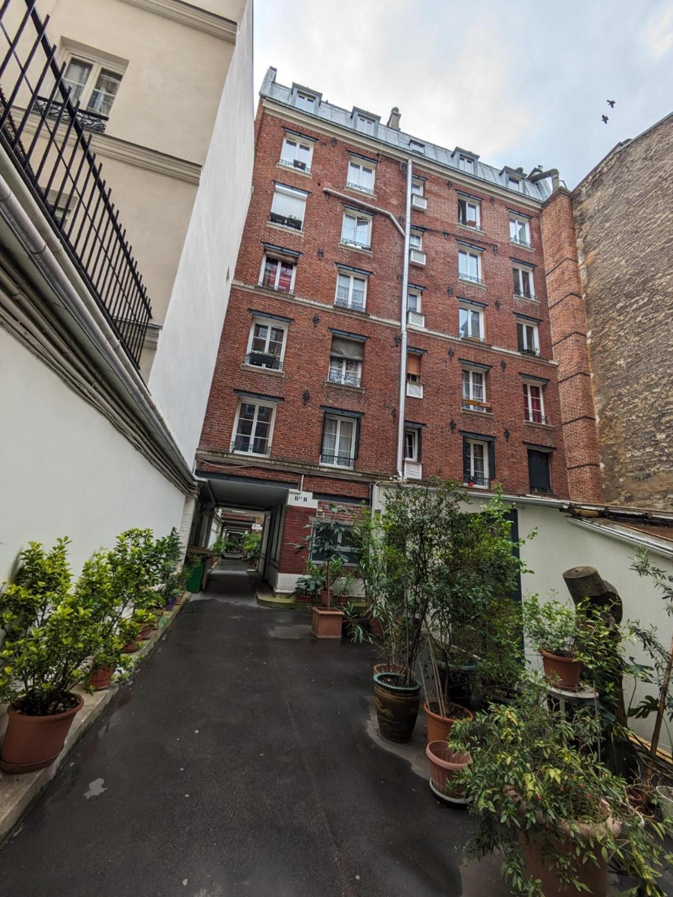 Charmant 2 Pieces A 11eme Apartment Paris