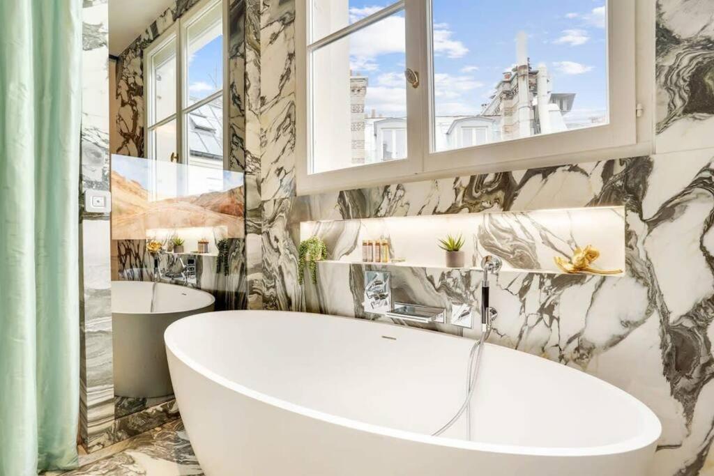 Luxurious Penthouse Close To Champs Elysees And Fr Apartment *