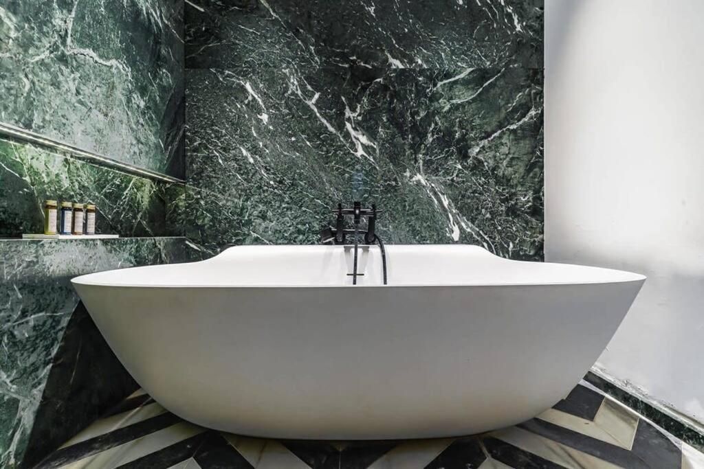 Luxurious Penthouse Close To Champs Elysees And Fr * Paris