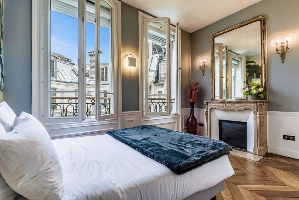Luxurious Penthouse Close To Champs Elysees And Fr Apartment