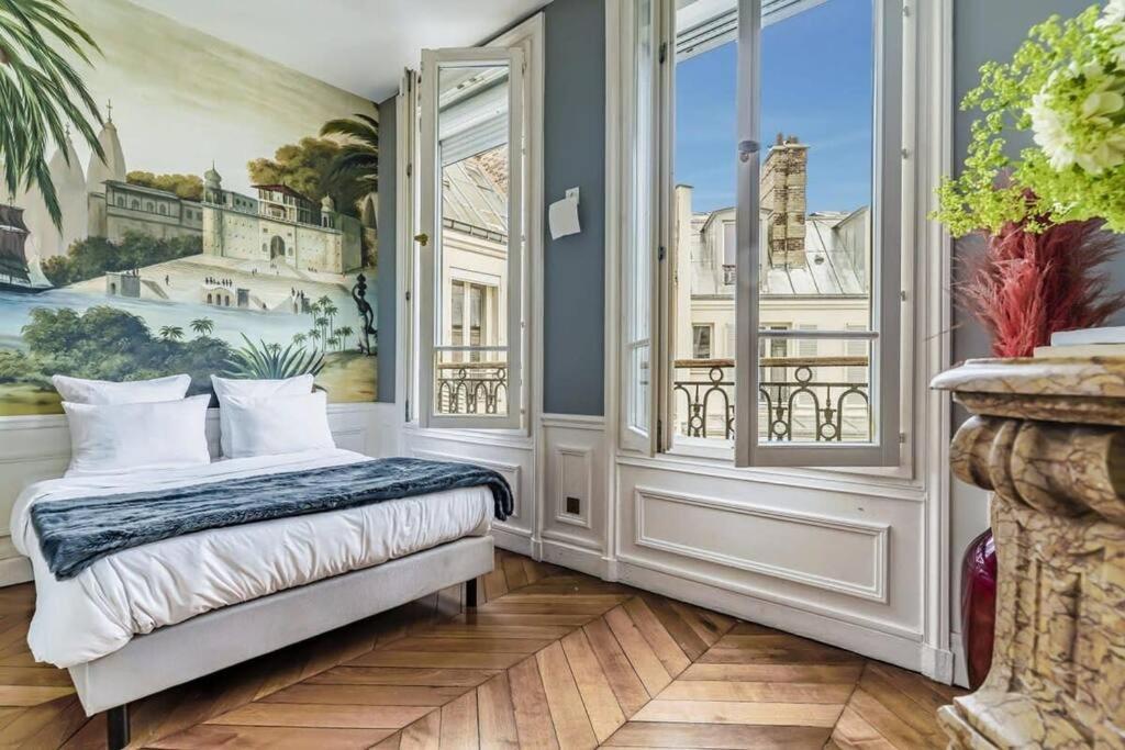 Luxurious Penthouse Close To Champs Elysees And Fr Paris