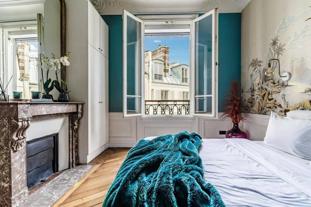 Luxurious Penthouse Close To Champs Elysees And Fr Paris