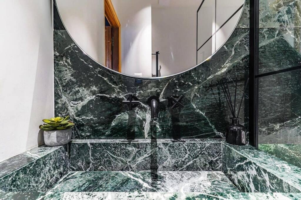Luxurious Penthouse Close To Champs Elysees And Fr *