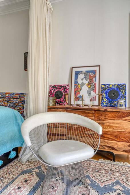 Saint Louis Luxury Apartment Paris