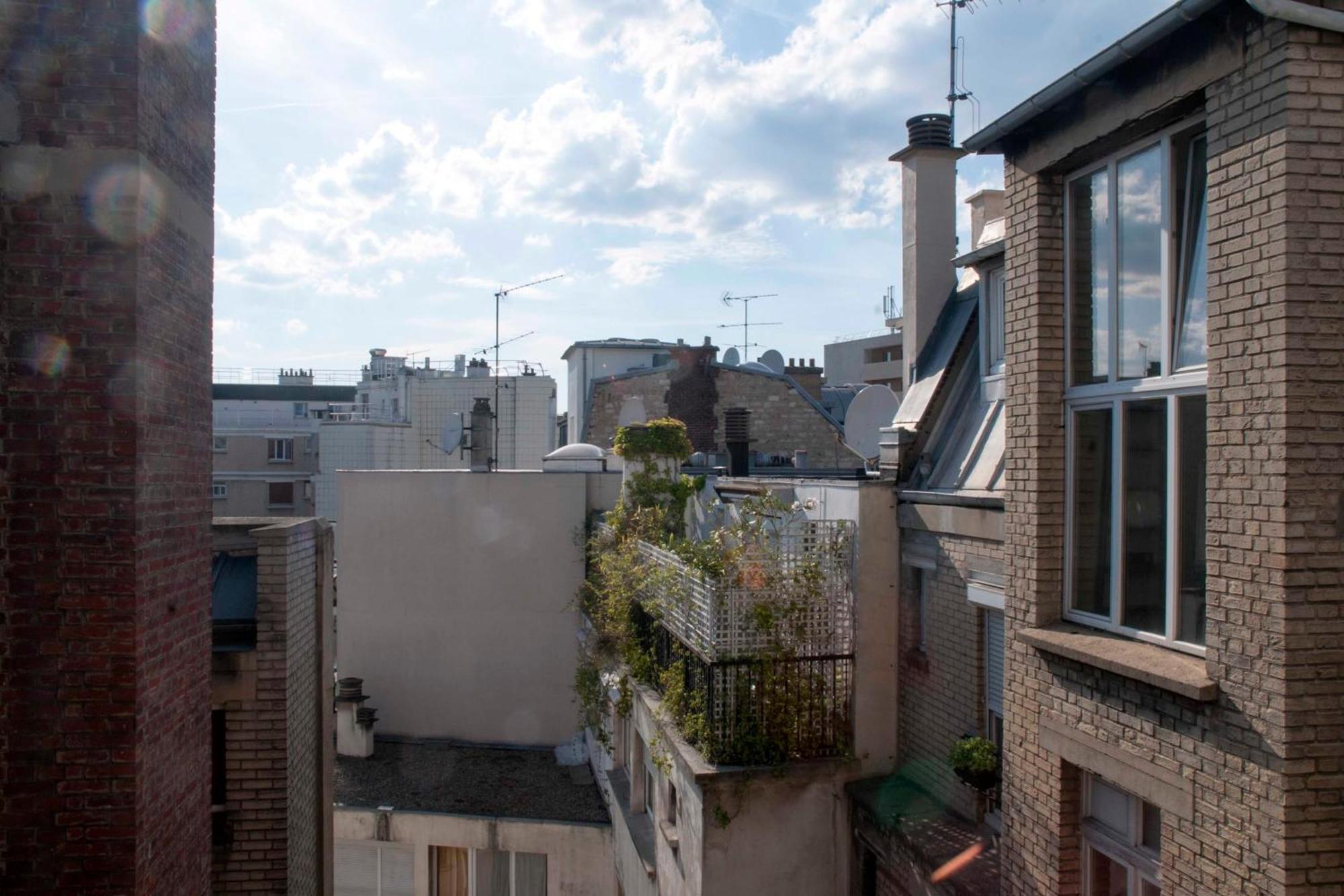 Beautiful Love Nest Near The Seine Apartment Paris