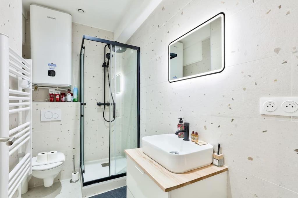 Charme Parisien 6 Personnes, 2 Chambres, 19eme Apartment Paris