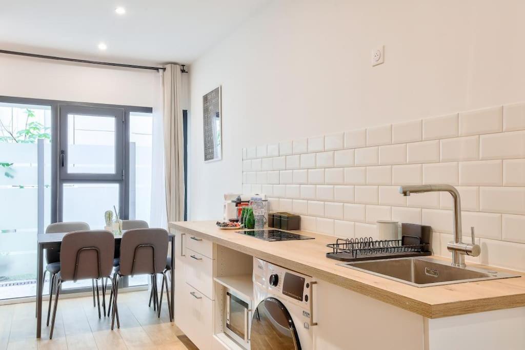 Apartment Charme Parisien 6 Personnes, 2 Chambres, 19eme