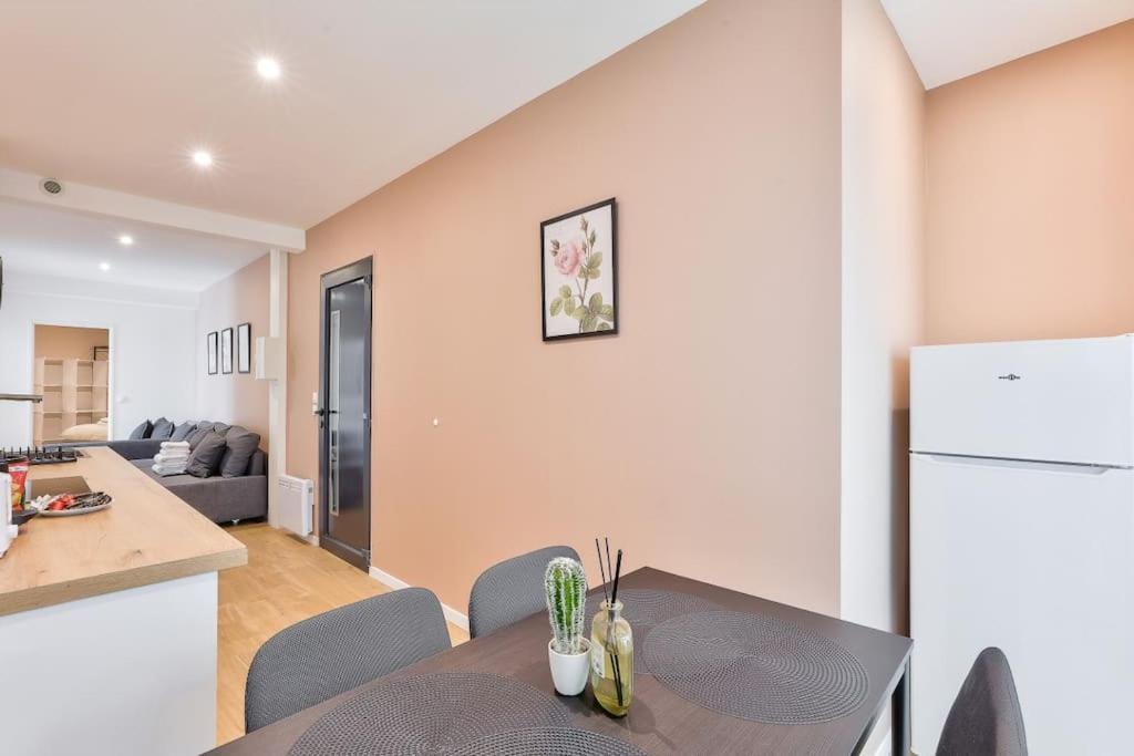 Charme Parisien 6 Personnes, 2 Chambres, 19eme Apartment *
