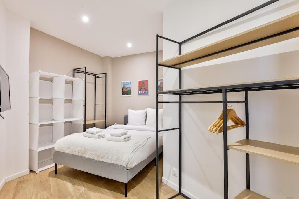 Apartment Charme Parisien 6 Personnes, 2 Chambres, 19eme *
