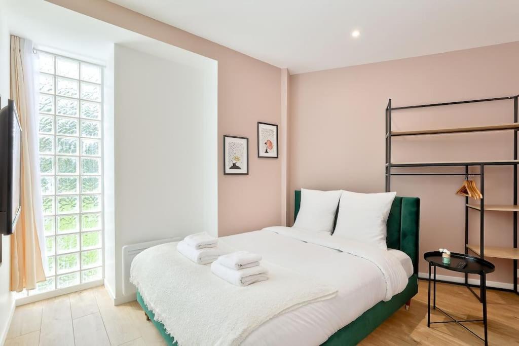 Charme Parisien 6 Personnes, 2 Chambres, 19eme Paris