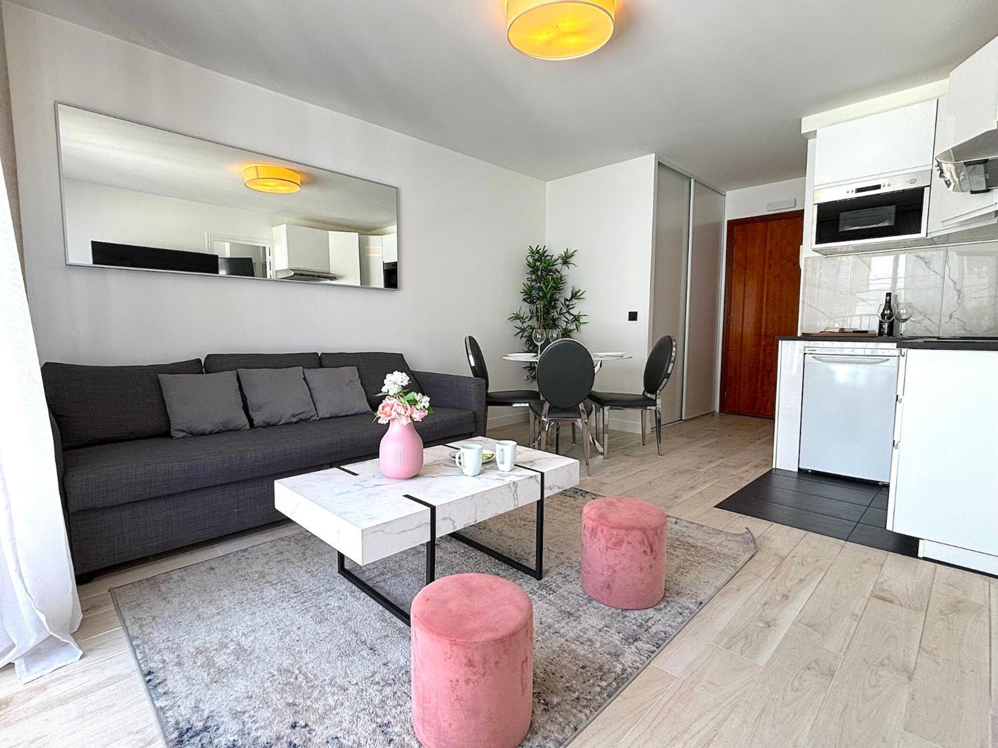 Bouquet Apartment Paris