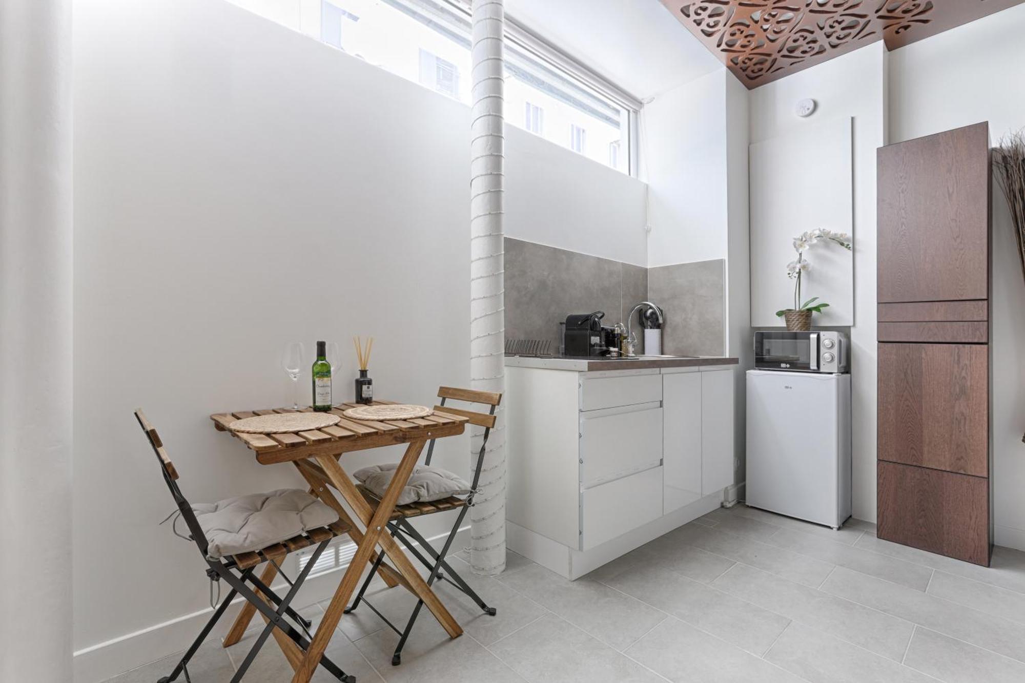 Mykeypers - Lovely With Jacuzzi Apartment