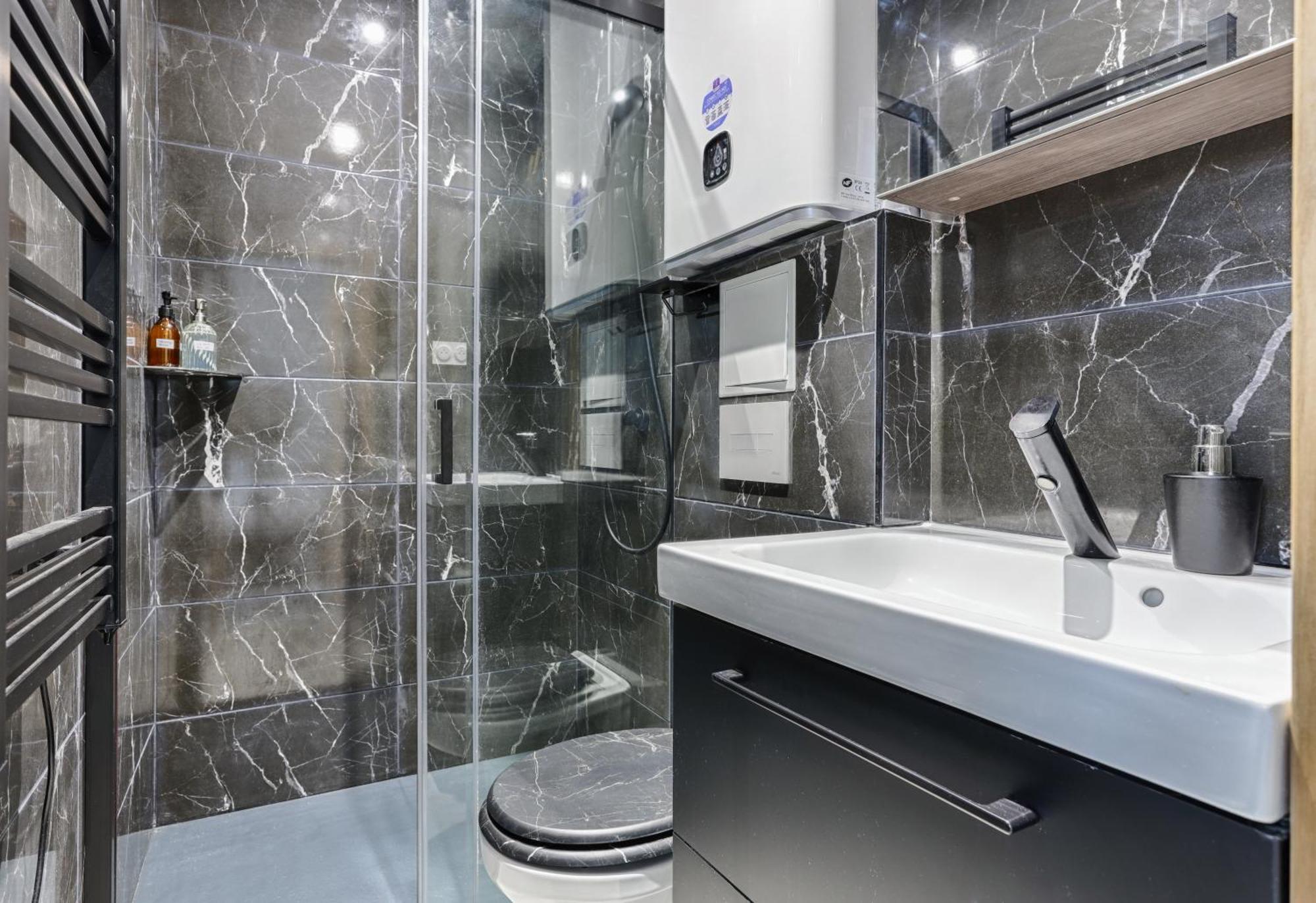 Mykeypers - Lovely With Jacuzzi Apartment