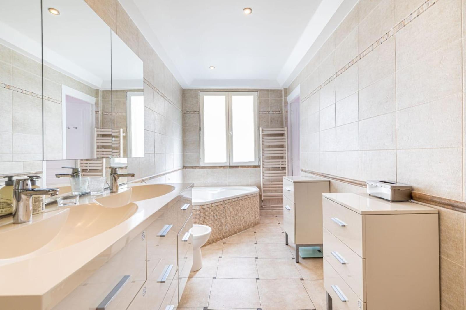 Prestigious Parisian Flat * Paris