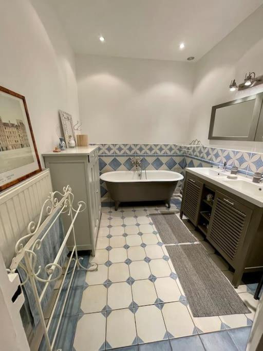 Apartment Familial Typiquement Parisien Paris