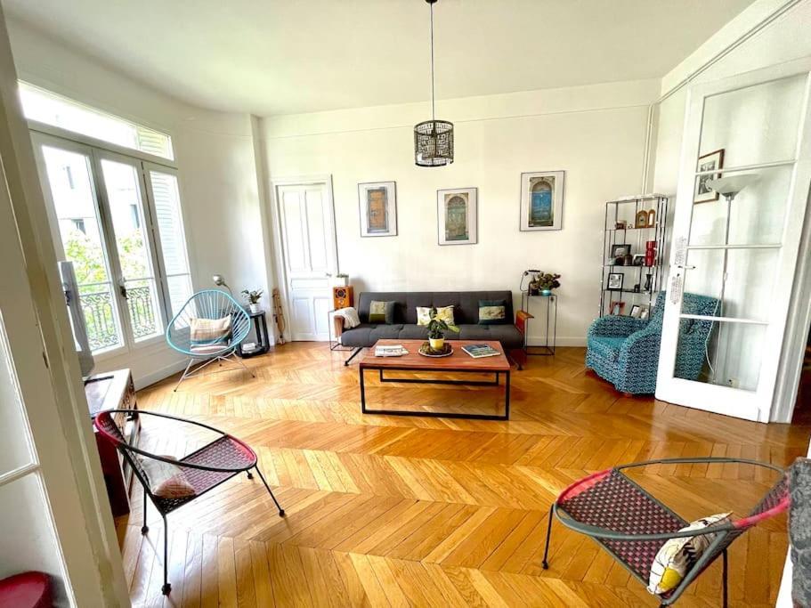 Apartment Familial Typiquement Parisien