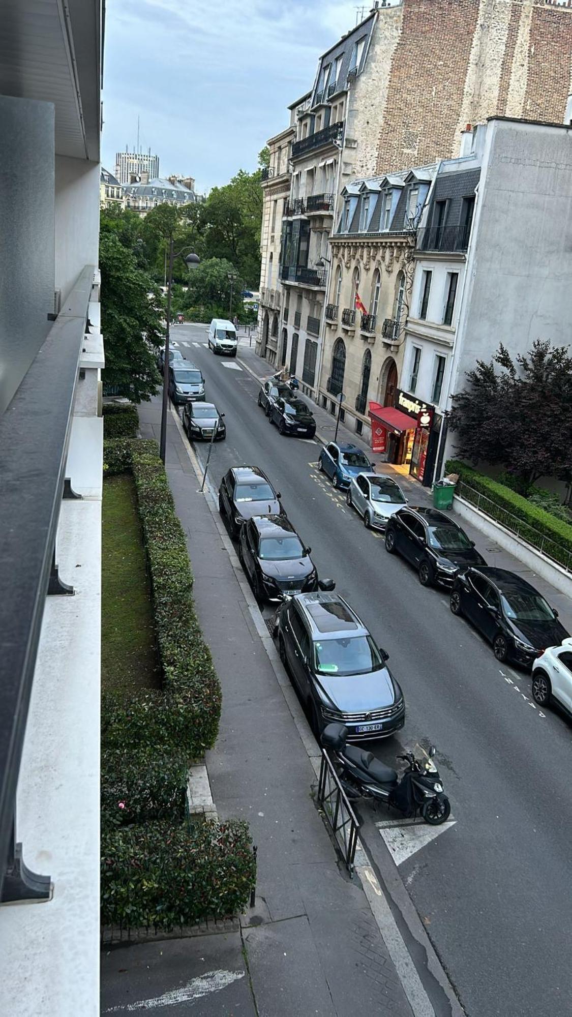 Moderne Avec Terrasse - Avenue Foch, 75016 Apartment