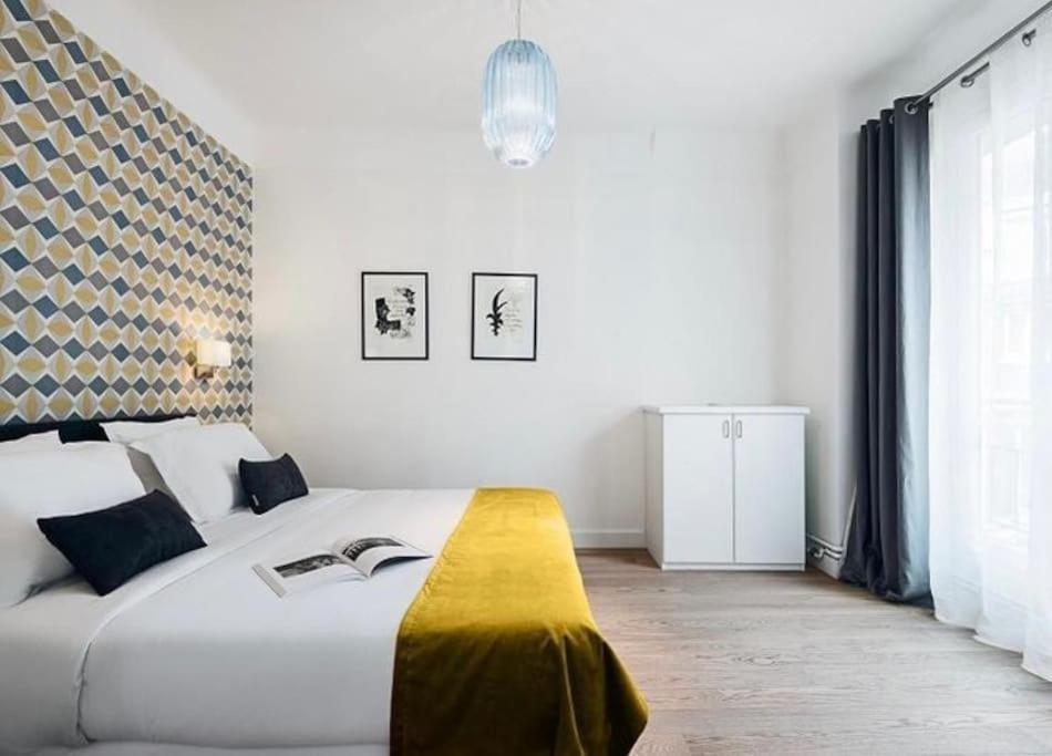 Appartement De Luxe Avec Terrasse Sur Les Champs Elysees Paris