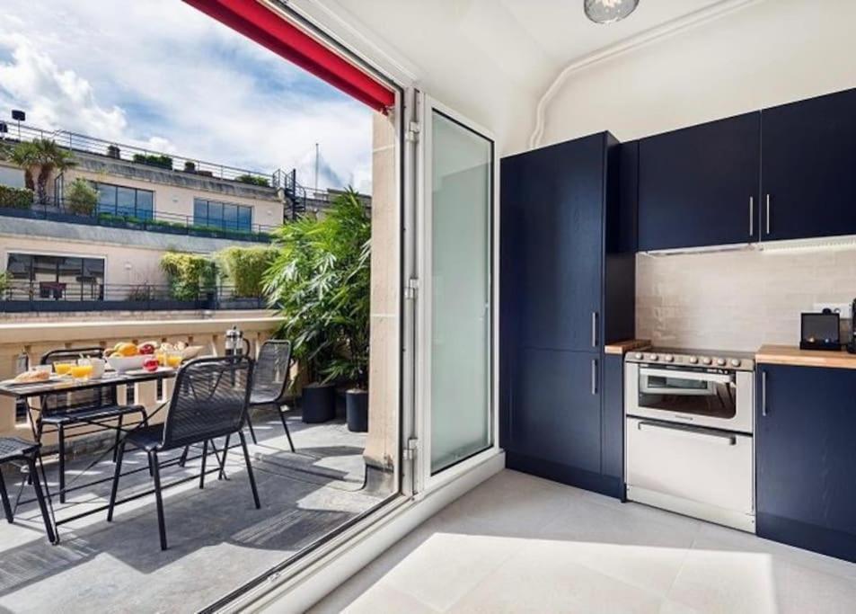 Appartement De Luxe Avec Terrasse Sur Les Champs Elysees * Paris